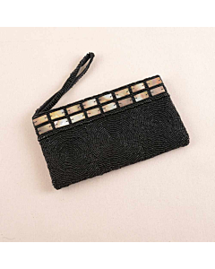 CLUTCH WITH RECTANGLE SHELL ACCENTS